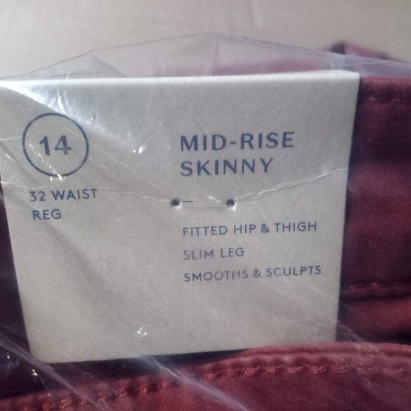 Universal Threads Mid Rise Skinny Jeans - Button - Picture 3 of 6